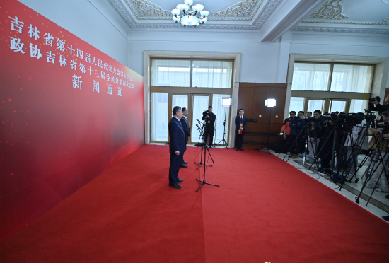 1��26���������f(xi��)����ʡ��ʮ����ί�T��(hu��)���ĴΕ�(hu��)�hί�Tͨ���������۝�(��һ)�ش�ӛ���ᆖ�� ���� �z