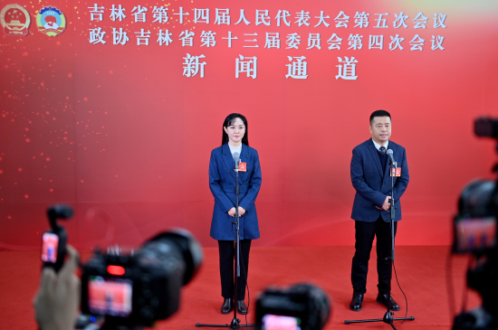 1��26���������f(xi��)����ʡ��ʮ����ί�T��(hu��)���ĴΕ�(hu��)�hί�Tͨ���ϣ��u�B��(��һ)�ش�ӛ���ᆖ(w��n)�� ���� �z