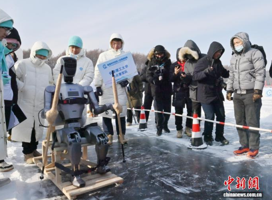 1��10���������L����һ���C���˱�ѩِ�����C�������������ϓ]��ѩ�����ڱ����ϊ^����������������ӛ�� ���� �z