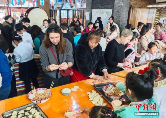 3��8�գ����ְ��D�����_˹�ο��w�(y��n)��������w���� �z