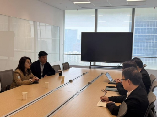 考察團在泰康保險公司座談交流 考察團在泰康保險公司座談交流